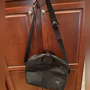 Arc’teryx computer shoulder bag